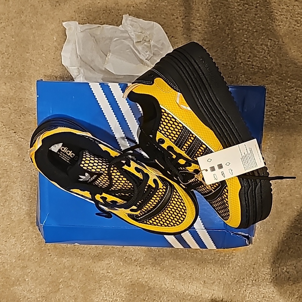 Adidas triple platform low sneaker size 7 women yellow and black